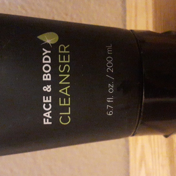 CBD for life face and body cleanser. 6.7 fl.oz. Brand New. - Picture 2 of 5